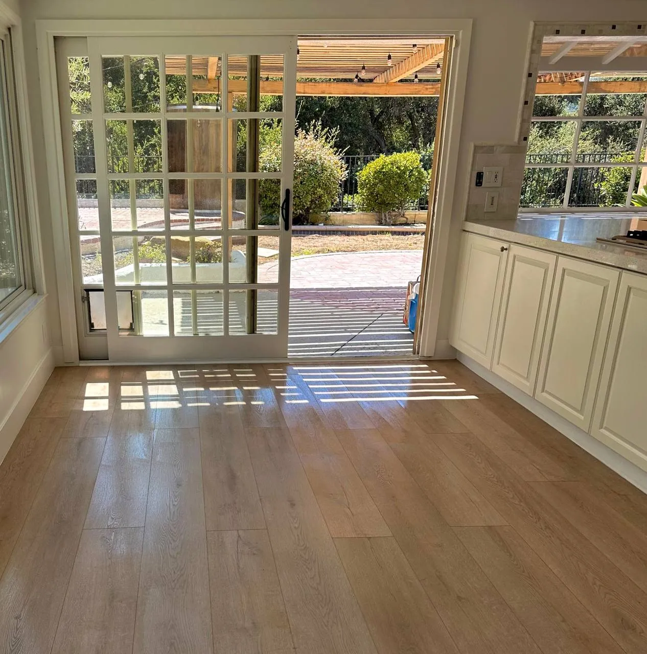 Kitchen opening onto the garden after cleaning